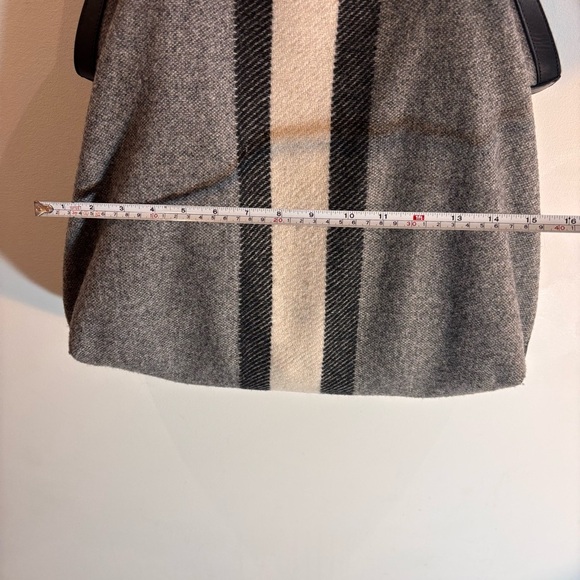 689 Fifth Avenue Collection Stylish Gray and Black Tote Shoulder Bag Fabric - Picture 3 of 14